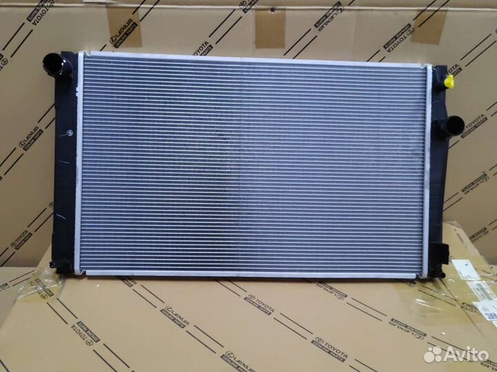 Радиатор охлаждения Lexus Nx200