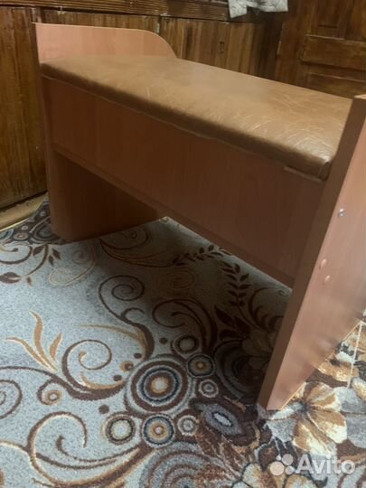 Пуфик в прихожую с ящиком