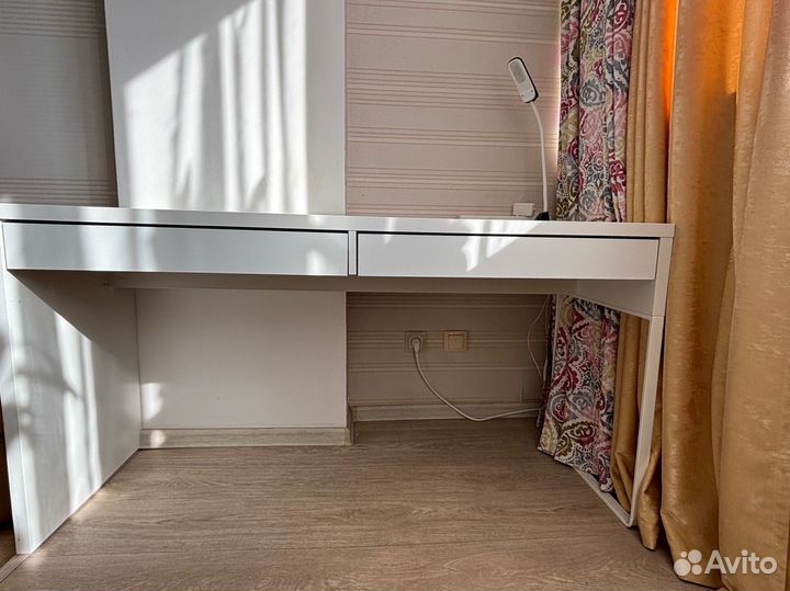 Письменный стол белый