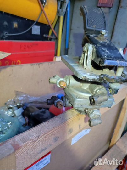 Кран тормозной с педалью камаз