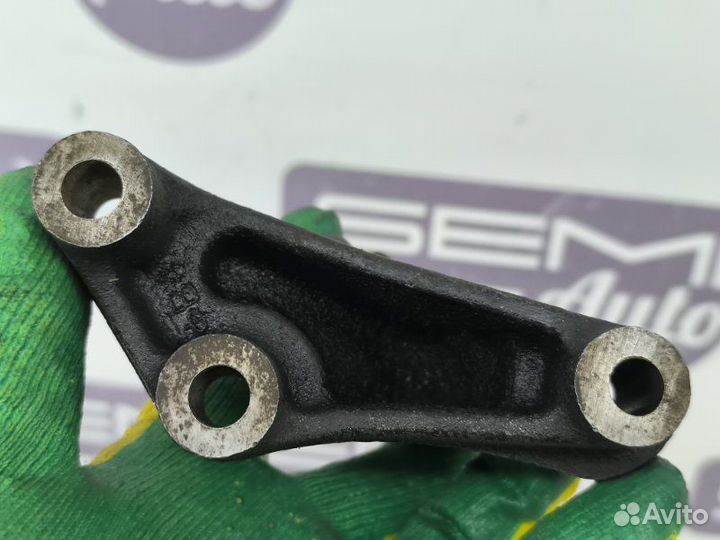 Кронштейн опоры двигателя правый Toyota Camry XV40