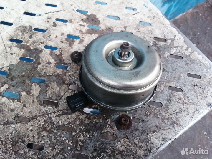 Вентилятор радиатора Nissan Teana J31