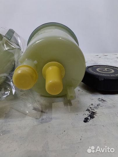 Бачок гидроусилителя Land Rover Freelander 2