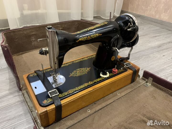 Швейная машинка ручная