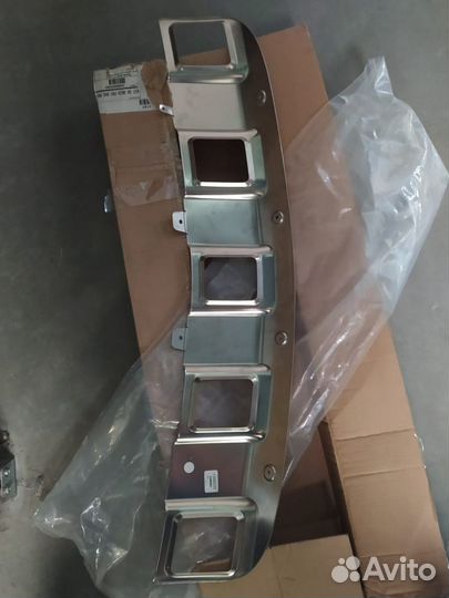 Хромированная накладка на пер. бампер U8