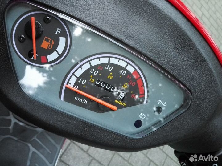 Новенький компактный мотороллер Sunny 50 2023