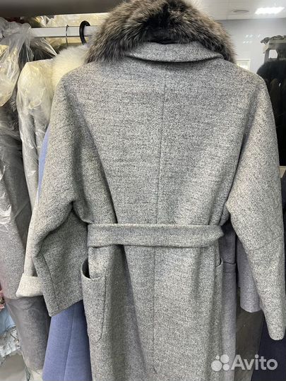 Пальто женское зимнее серого цвета