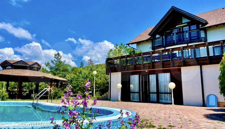 Дом 215 м² на участке 2,15 га