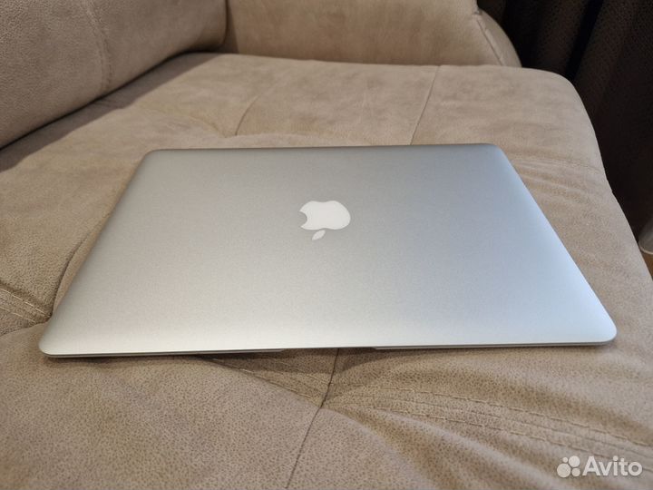 Macbook Air 13 (intel core i5, 8 GB озу)