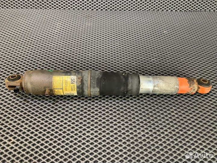 Амортизатор зад. Cadillac Escalade