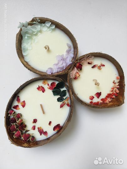 Свечи в кокосе