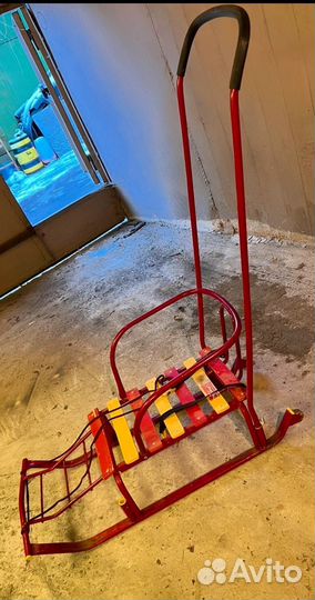 Детские санки с колесами съемной ручкой
