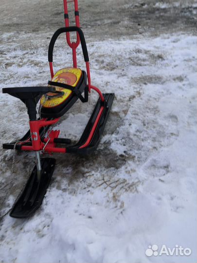 Детский снегокат с ручкой