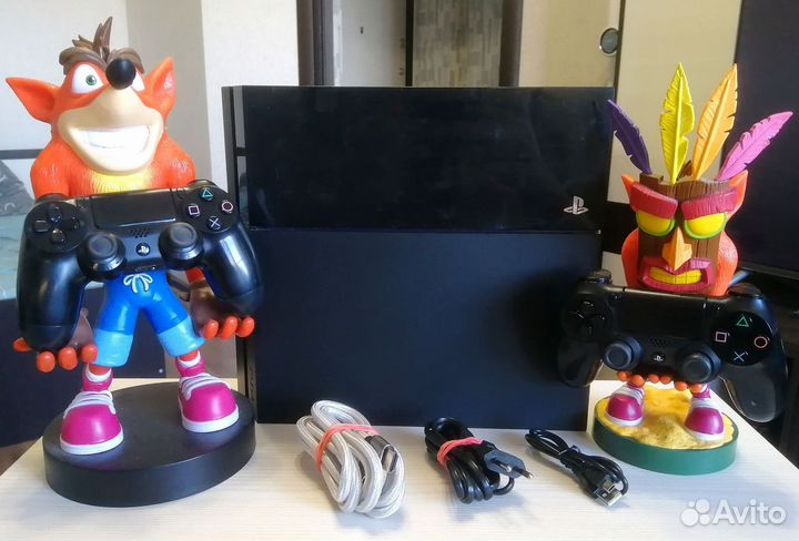 Sony PS4, 650+ игр, 2 геймпада
