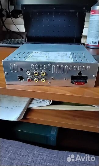 Автомагнитола с выдвижным экраном бу