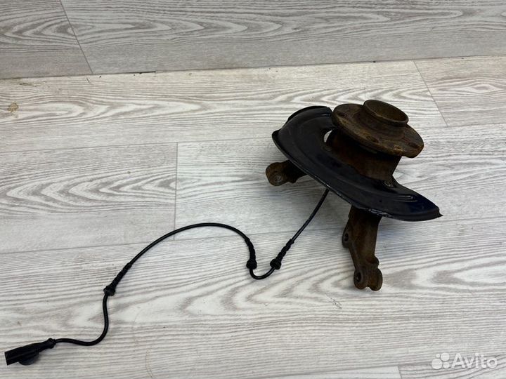 Поворотный кулак передний левый Renault Duster 1