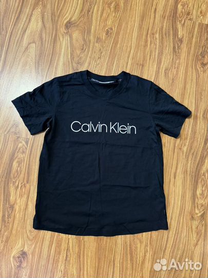 Футболка новая L calvin klein оригинал