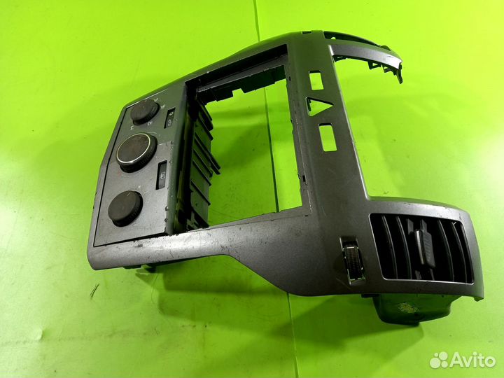 Рамка магнитолы для Opel Zafira B