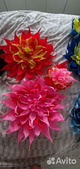 Большие цветы из бумаги