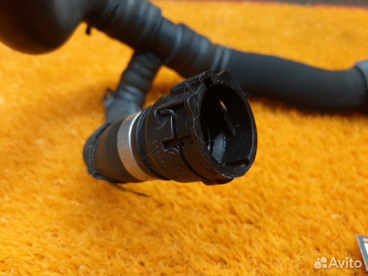 Патрубок радиатора нижний Audi Q5 8R cdnc 2010