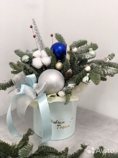 Новогодняя композиция из нобилиса цветы