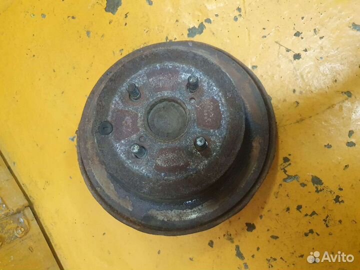 Ступица диск тормозной задний левый Toyota E12