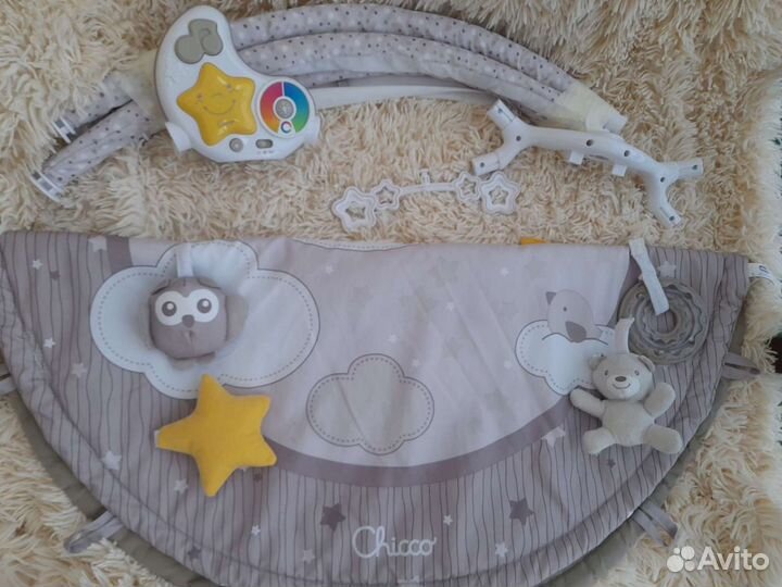 Развивающий коврик дуга Chicco с ночником и музыка