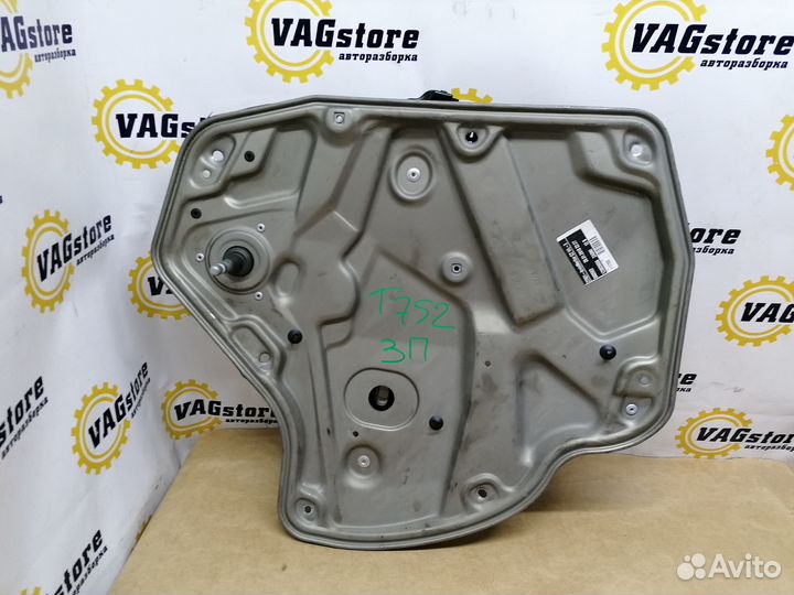 Стеклоподъемник механический Skoda Octavia 2010