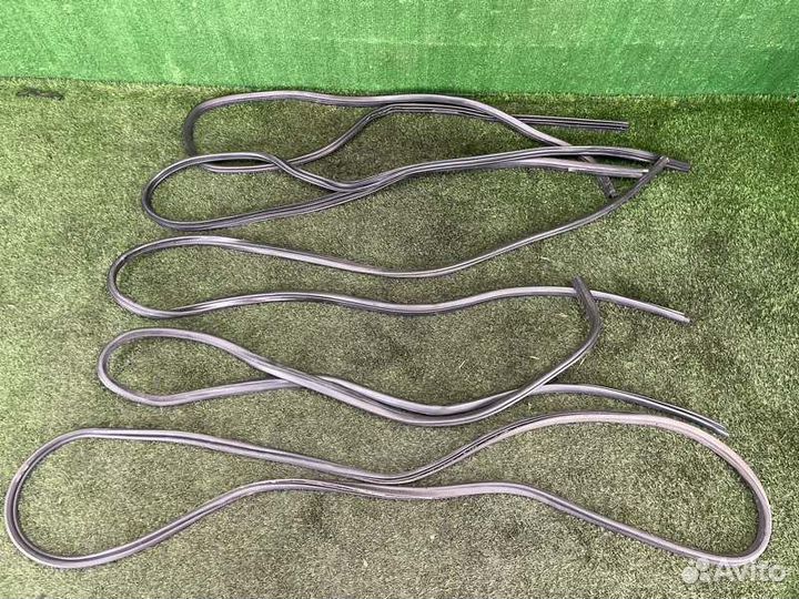 Уплотнительная резинка боковой двери Bmw X1 E84