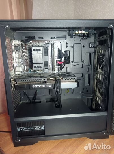 Игровой компьютер с монитором