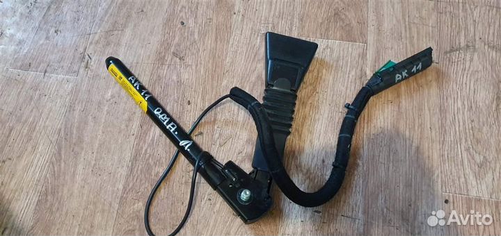 Преднатяжитель ремня левый Opel Meriva A 2003-2010