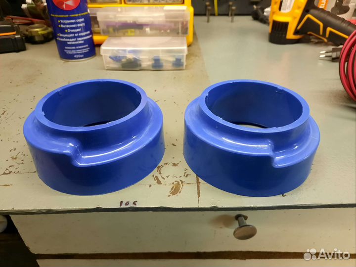 Проставки +30 под задние пружины на Ниву