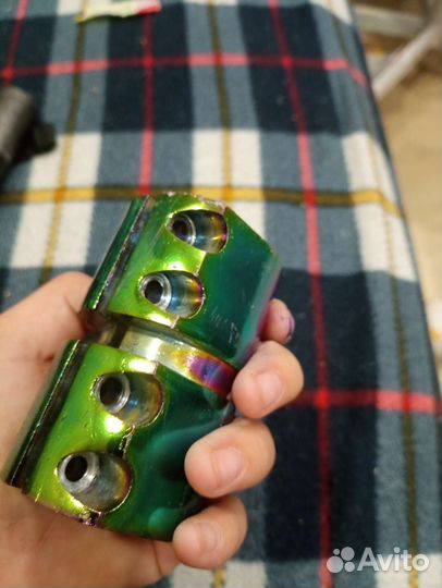 Вилка и зажим для трюкового самоката