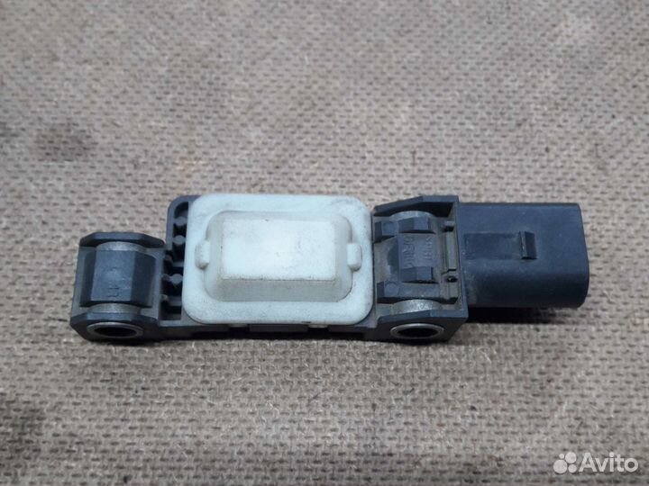 Датчик удара Volkswagen touareg gp