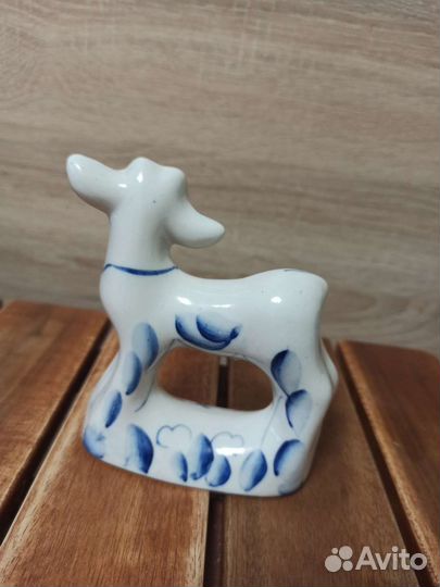 Статуэтка фарфоровая телëнок