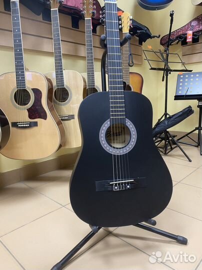 Классическая гитара черная