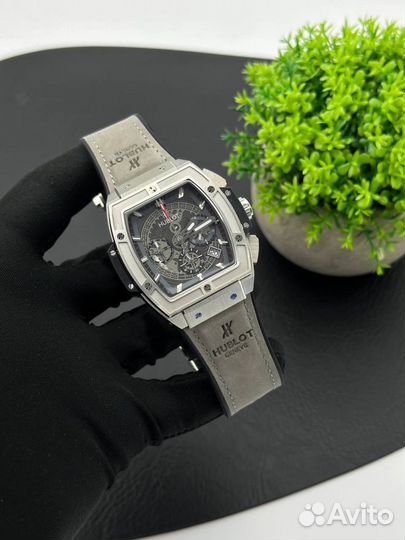 Часы Hublot серые