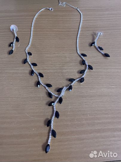 Продаю красивое колье и серьги