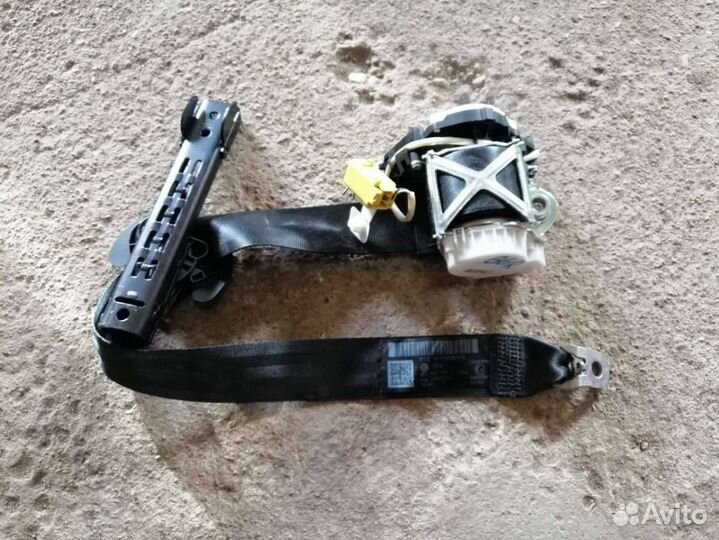 Ремень безопасности передний правый Volkswagen B6