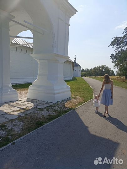 Праздничное боди-платье 74-80 белое с перьями