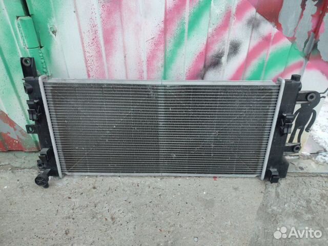 Радиатор охлаждения двигателя передний Nissan Leaf