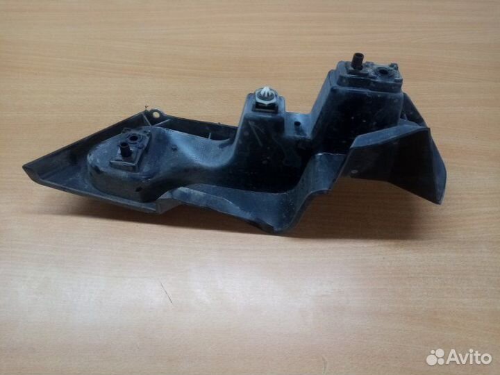 Кронштейн задний правый Ford Mondeo (5) седан