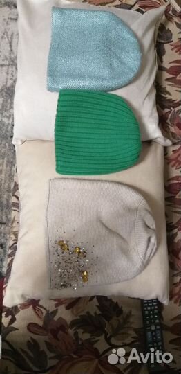 Женские вещи пакетом(шапки)