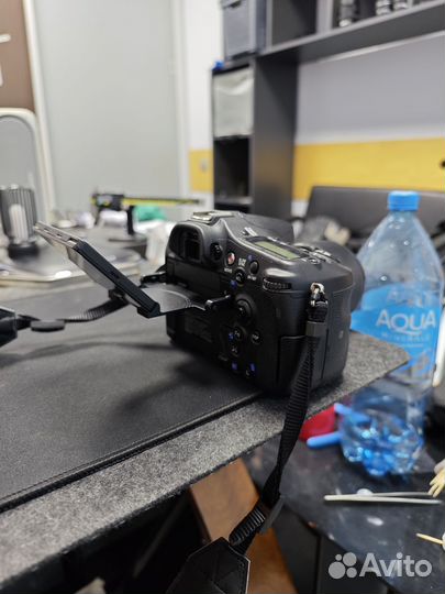 Зеркальная камера sony ilca-77m2m 13к пробег