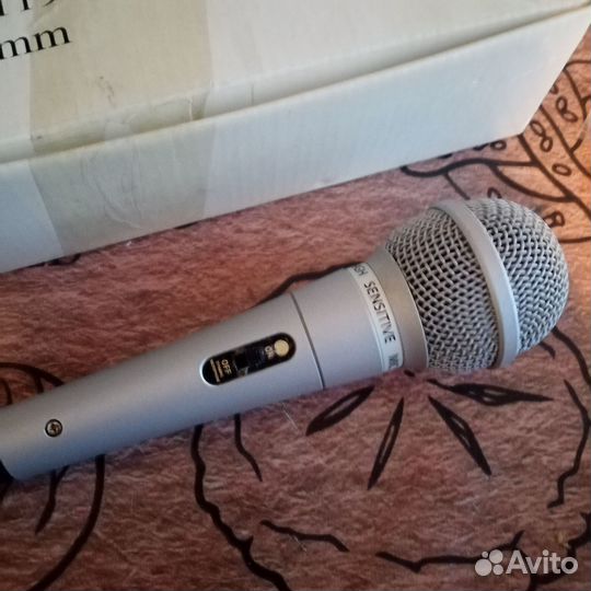 Микрофон для караоке проводной