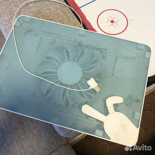 Подставка с охлаждением