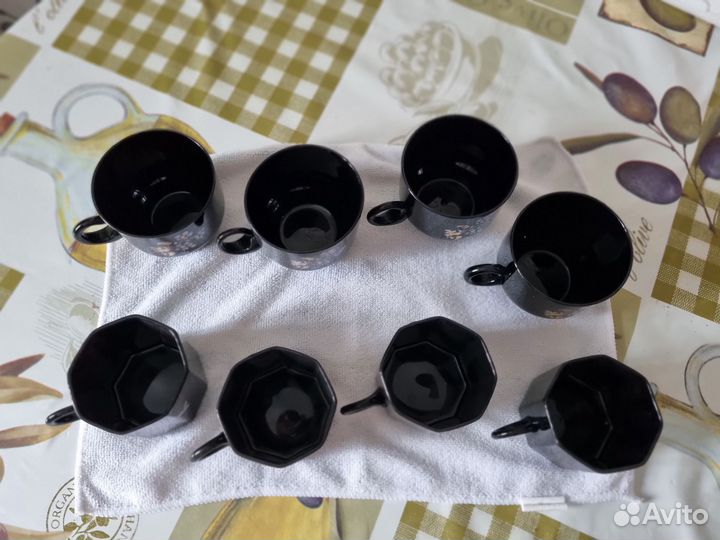 Чашки с блюдцами