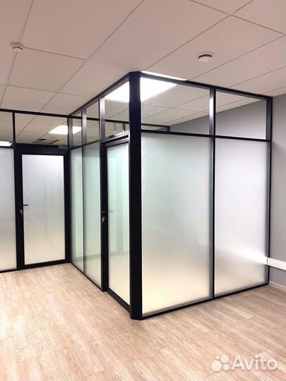 Офисные перегородки из стекла с дизайном