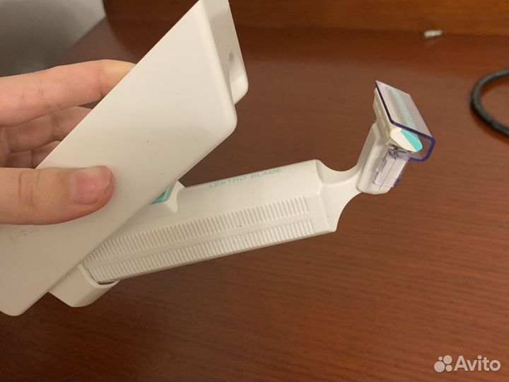 Электрическая бритва женская