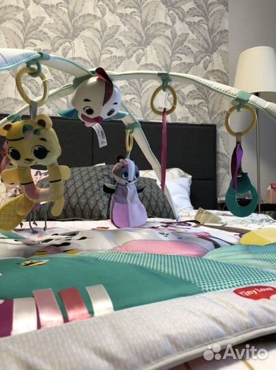 Развивающий коврик tiny love принцесса